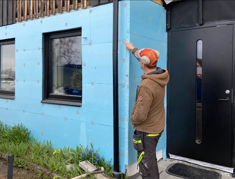 Vi har stor fokus og høy kompetanse på rehabilitering av bygg. Vi hjelper kundene med små og store prosjekter.